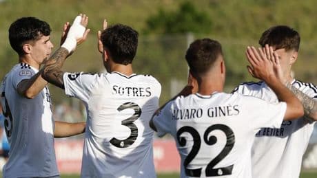 2-1: El Real Madrid gana al Villanovense y sigue en Segunda Federación