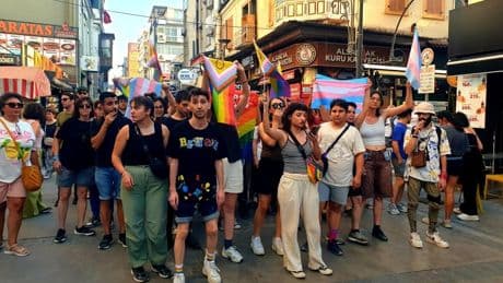 2025 Onur Ayı yönelik ihlal raporu: LGBTİ+’lar, gözaltı, işkence ve kolluk tacizine maruz bırakıldı.