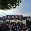 Eerste festivalgangers komen aan bij camping DreamVille, zonder zekerheid dat Tomorrowland doorgaat