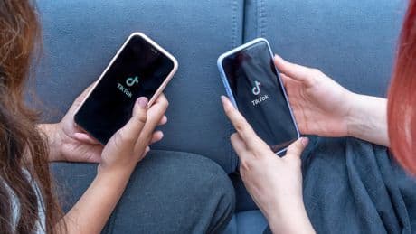 Les députés de la commission d’enquête TikTok appellent des millions de Français à témoigner