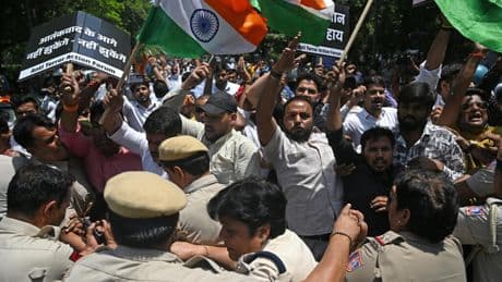 Kashmir: India-Pakistan tensions rise after attacks on tourists