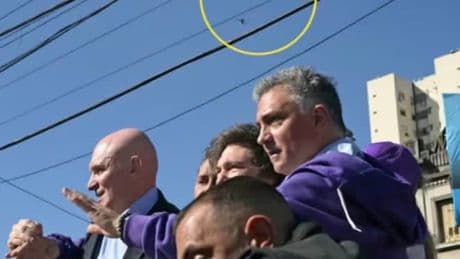 Milei, atacado a pedradas en un bastión del kirchnerismo en un acto de campaña al sur de Buenos Aires