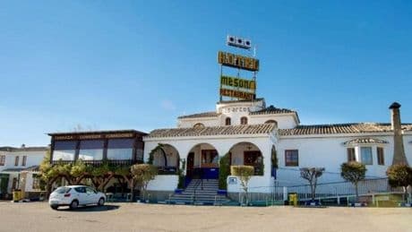 Dos falsos policías tirotean a unos turistas franceses tras pararlos en una autovía para pedirles dinero