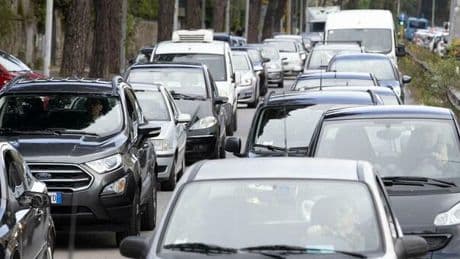 Parco auto circolante sempre più anziano in Italia. Nel 2024 l'età media delle vetture ha raggiunto i 13 anni