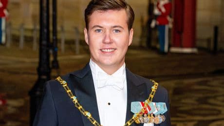 Deense kroonprins Christian vervolgt militaire opleiding