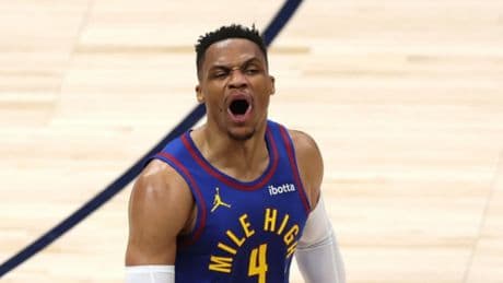 No es una broma: ¡Westbrook está tirando con más acierto que Curry!