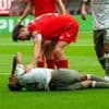 Pröpper bood PSV-spits Pléa excuses aan na overtreding: 'Baal van zijn blessure'