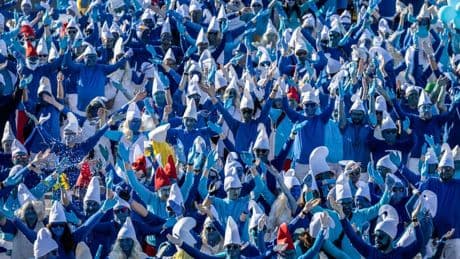 Finistère: la ville de Landerneau décroche le record du monde de rassemblement de Schtroumpfs