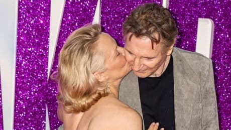Pamela Anderson: Für Liam Neeson nackt unter dem Trenchcoat?