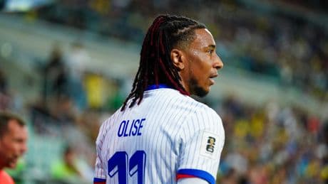 EN DIRECT - France-Islande : les Bleus veulent enchaîner, le coup d’envoi retardé de trois minutes