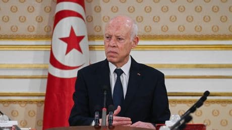 Kaïs Saïed fait revivre la piscine de son enfance à Tunis