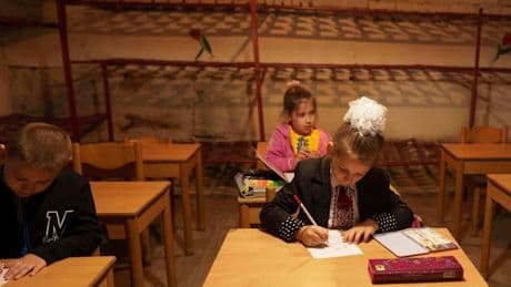 Unterricht in der U-Bahn und im Bunker –  in der Ukraine beginnt das neue Schuljahr