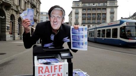 En Suisse, la perquisition chez un blogueur financier relance les critiques contre une « loi bâillon » qui limite la liberté d’informer sur les banques