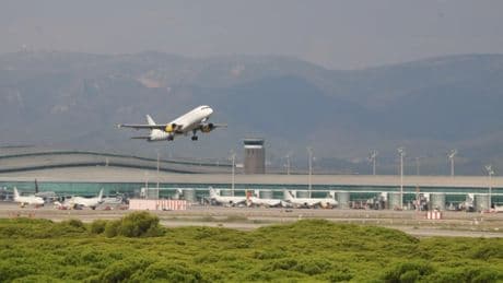 El Govern ultima el informe sobre la ampliación del aeropuerto del Prat a falta de cerrar los flecos de la cuestión medioambiental