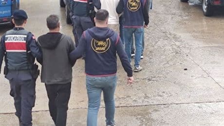 Bolu'da 'çocuğa cinsel istismar' ve 'dolandırıcılıktan' aranan 2 kişi yakalandı