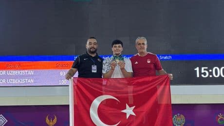 Milli halterci Adem Algül, Özbekistan’da şampiyon olarak Türkiye rekoru kırdı