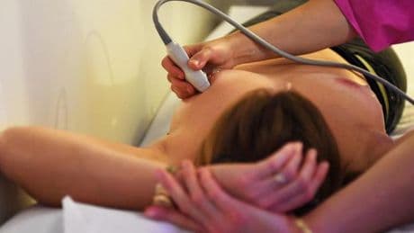 Le risque de cancer du sein plus élevé chez les femmes ayant fait plus d’études