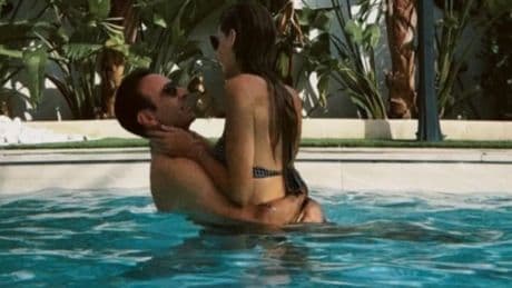 Enrique Ponce y Ana Soria comparten un picante posado veraniego
