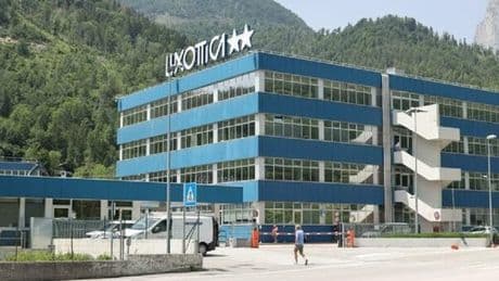 Luxottica, lettera dell'azienda ai dipendenti: «Per venerdì 20 giugno non prendete impegni, è tempo di festa». La novità Summer Party