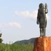Une statue de Melania Trump disparaît mystérieusement en Slovénie, cinq ans après l'incendie d'une première œuvre