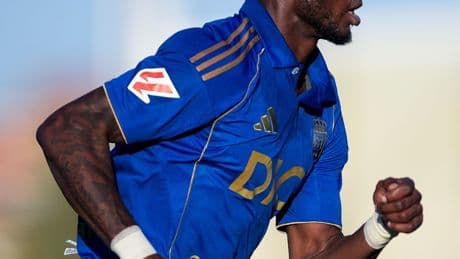 Kwasi Sibo, de Ghana a Oviedo: "No teníamos dinero, pero mis padres tuvieron siete hijos y jugaba descalzo"