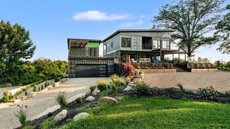 Haus aus 15 Schiffscontainern steht für 4,44 Millionen Euro zum Verkauf