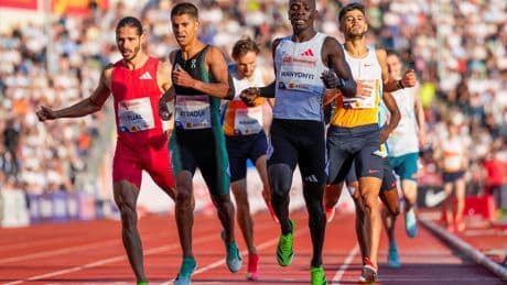 Mohamed Attaoui brilla en una Diamond League en las que Karsten Warholm bate el récord mundial de 300m vallas