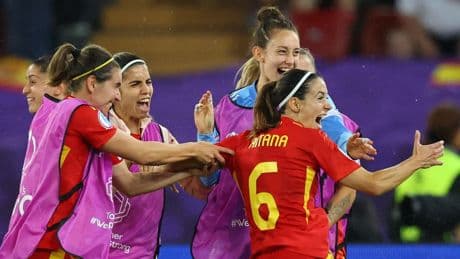 Topfavoriet Spanje klopt Duitsland in verlenging en bereikt voor het eerst EK-finale