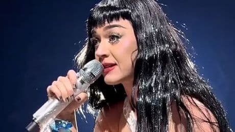 Katy Perry pauses live show as she 'accuses' fan of sending messages to Orlando Bloom