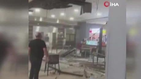 Beylikdüzü'nde alışveriş merkezinde tavan çöktü! 1 kişi yaralı