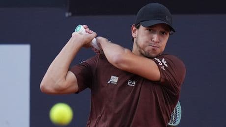 Darderi, debutto amaro ad Halle contro Tsitsipas: ko in tre set