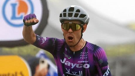 Ben O'Connor reina en el Col de la Loze y Tadej Pogačar da otra dentellada a Jonas Vingegaard en la clasificación general