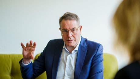 Grundsatzpapier: Schweitzer: Außenpolitik-"Manifest" kein Angriff auf SPD