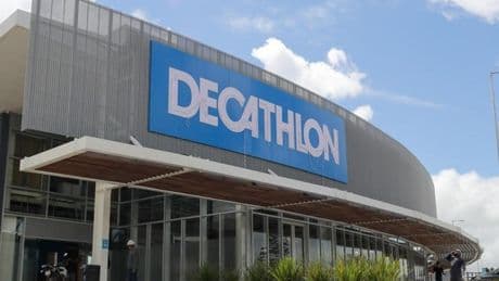 Decathlon 'pincha' en España: reduce un 42% su beneficio y un 1,4% sus ventas en 2024 pese a las mejoras en web y tiendas