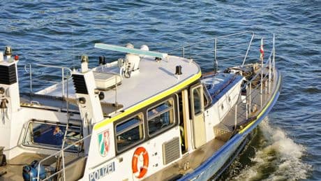 Gegen Pier gefahren: Polizei ermittelt gegen betrunkenen Kapitän