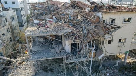 Conflit Israël-Iran: nouveaux tirs iraniens en riposte aux frappes aériennes de l'État hébreu, au moins deux morts en Israël
