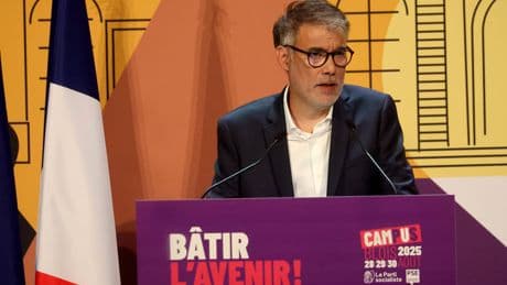 Le jour où Gabriel Attal a appelé Olivier Faure pour « venir dialoguer » aux universités d’été du PS à Blois