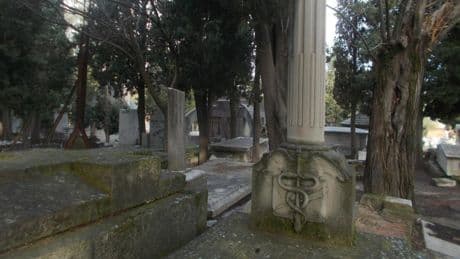 Los símbolos masónicos de la Almudena