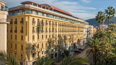 "On ne sait plus quoi faire": à Nice, des riverains excédés par les nuisances sonores d'un hôtel cinq étoiles