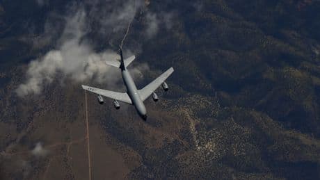 El arma ‘invisible’ del Pentágono no lanza misiles ni dispara nada: su poder está en mantener a otros aviones en el aire