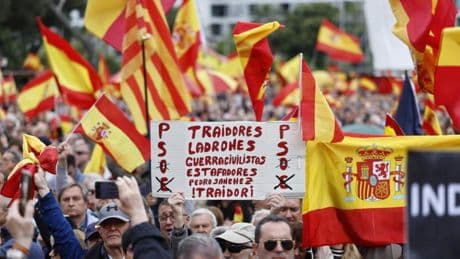 Unas 25.000 personas exigen la dimisión de Sánchez por el apagón