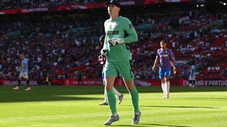 ‘There’s a throwback’ – Dean Henderson shocks BBC commentator with halftime outfit change in FA Cup final vs Man City