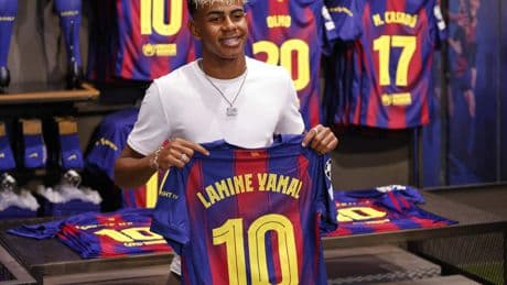 In voetsporen van Lionel Messi: Lamine Yamal (18) wordt de nieuwe nummer 10 van FC Barcelona