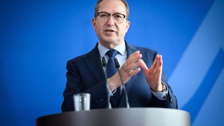 Flüchtlinge: Dobrindt legt Gesetz zum Familiennachzug vor