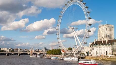 London Eye breaks down leaving tourists stuck in pods on hottest day of year