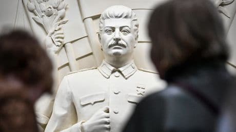 Russie : un monument à la gloire de Staline réinstallé dans le métro de Moscou