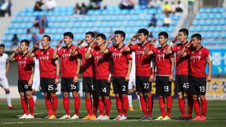 Soldados por contrato: el club surcoreano que entrena con balones… y órdenes militares
