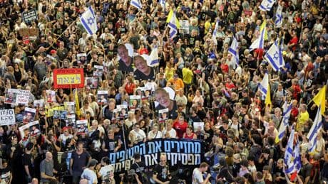 Israël : des dizaines de milliers de personnes ont manifesté à Tel-Aviv contre le plan de Netanyahou pour Gaza