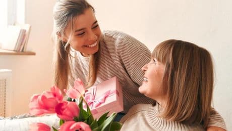 Estos cofres de belleza serán todo un acierto para tu madre: productos variados, eficaces y que promueven el autocuidado