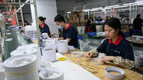 "Ils rajoutent des surtaxes, on rajoute des surtaxes": dans cette usine chinoise on est surtout inquiets... pour les Américains